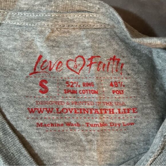 Love in Faith Merry Christmas Truck Long Sleeve Tshirt Marled Grey Red S - Picture 8 of 9